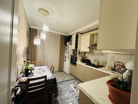 Satılır 3 otaqlı köhnə tikili 100 m² — Bakı