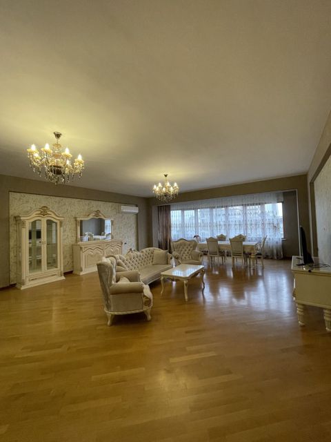 İcarəyə verilir 3 otaqlı yeni tikili 220 m² — Bakı