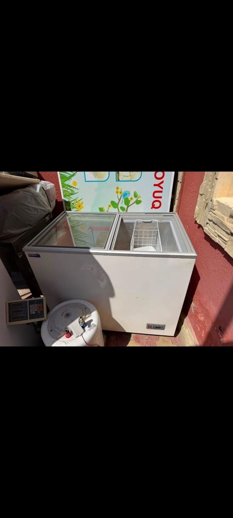 Şüşəli dondurucu, Uğur — Bakı