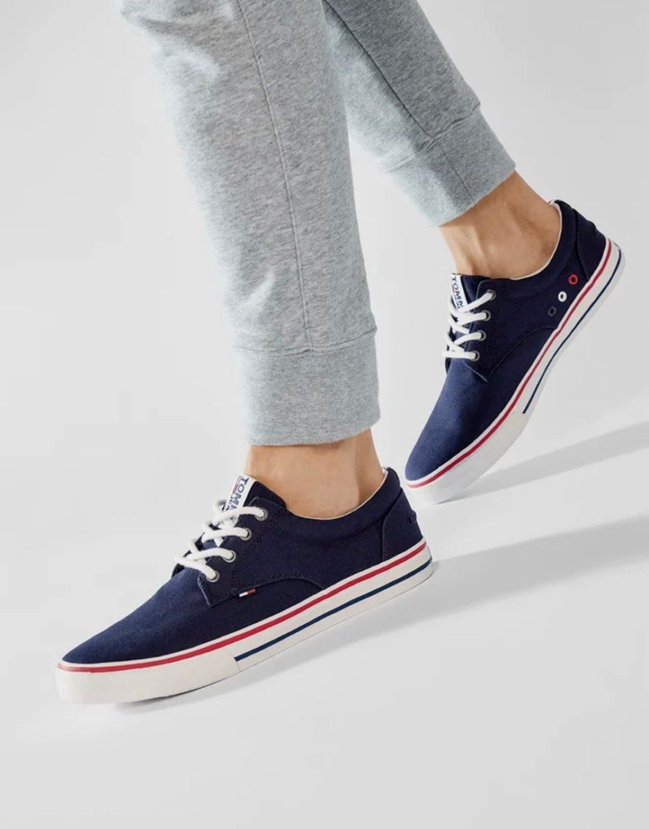 Ked Tommy Hilfiger — Şəxsi əşyalar, Bakı