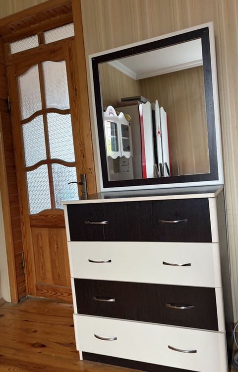 Dəqiq alıcıya endirim olacaq - Model: 4 çekmecəli komod üst hissədə — Saray