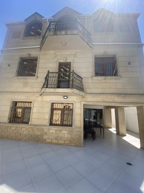 Satılır 8 otaqlı həyət evi/bağ evi 500 m² — Bakı