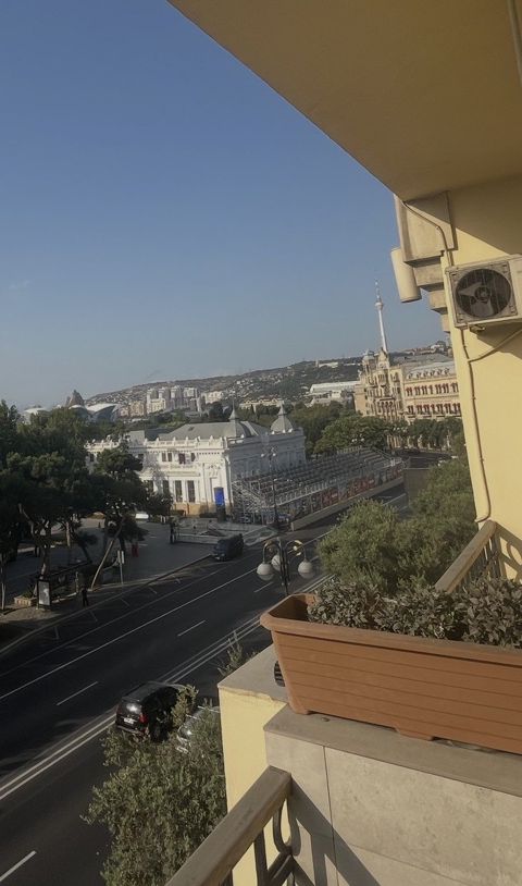 Satılır 2 otaqlı köhnə tikili 85 m² — Bakı
