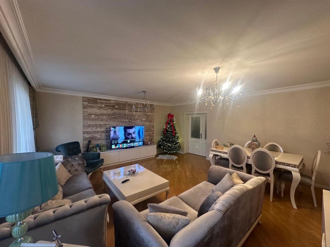 Satılır 4 otaqlı köhnə tikili 135 m² — Mənzil, Bakı
