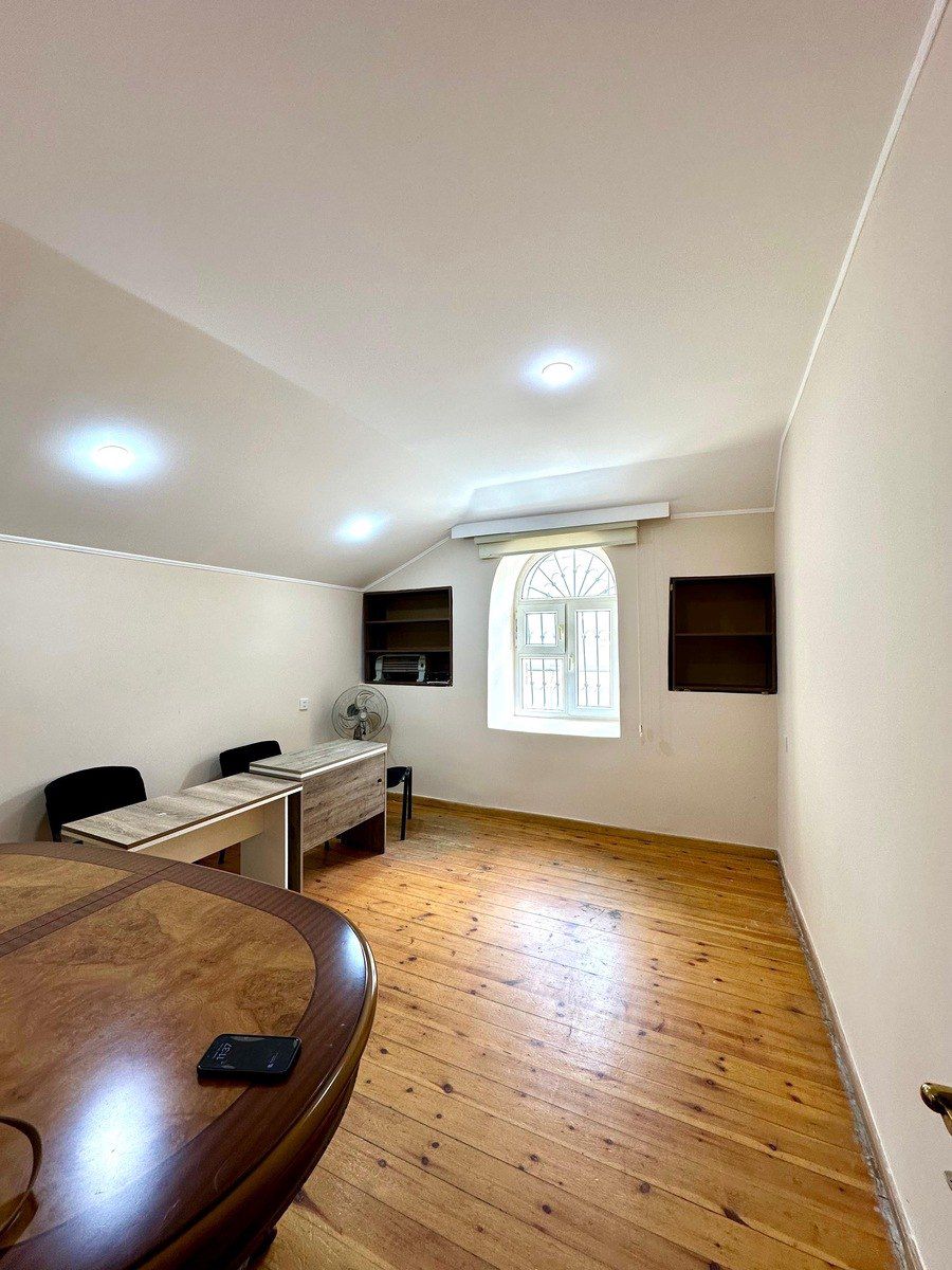 İcarəyə verilir 4 otaqlı köhnə tikili 150 m² — Mənzil, Bakı (11)