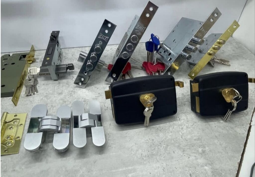 Qapı furniturası və zamokları - Dəstlər: qapı dəstəkləri, zamok — Təmir və inşaat, Bakı (6)