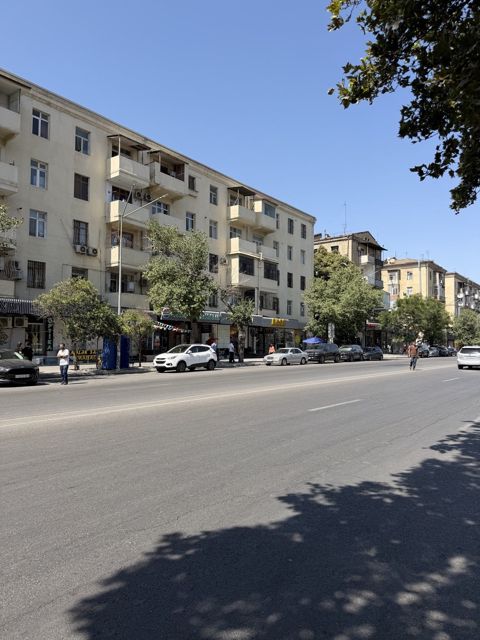 Satılır 3 otaqlı köhnə tikili 105 m² — Bakı