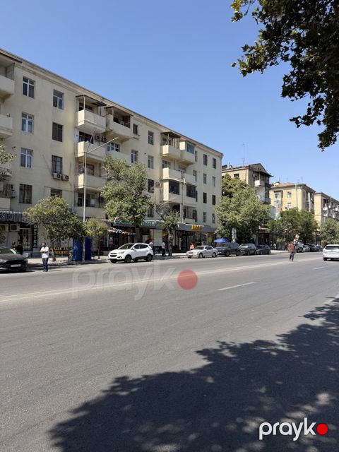 Satılır 3 otaqlı köhnə tikili 105 m²