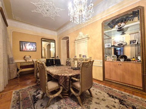 Satılır 3 otaqlı köhnə tikili 108 m² — Bakı