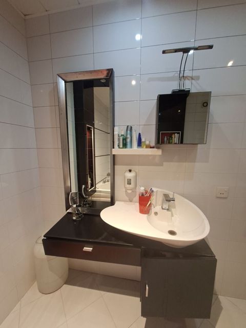 Modern vanna otağı üçün lavabo və mebel dəsti - Asimmetrik dizaynlı — Bakı