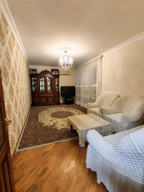 Satılır 4 otaqlı köhnə tikili 104 m² — Bakı