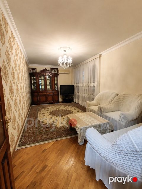 Satılır 4 otaqlı köhnə tikili 104 m²