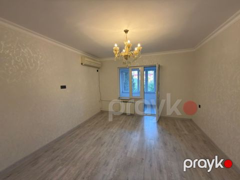 Satılır 3 otaqlı köhnə tikili 75 m²