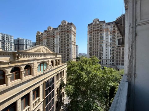 Satılır 2 otaqlı köhnə tikili 48 m² — Bakı