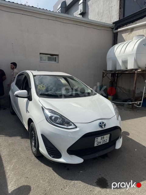 Toyota Aqua icarəsi — Bakı