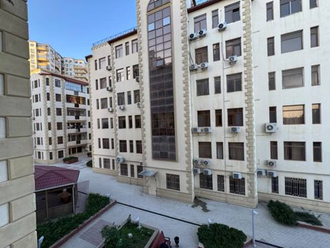 Satılır 3 otaqlı yeni tikili 180 m² — Bakı