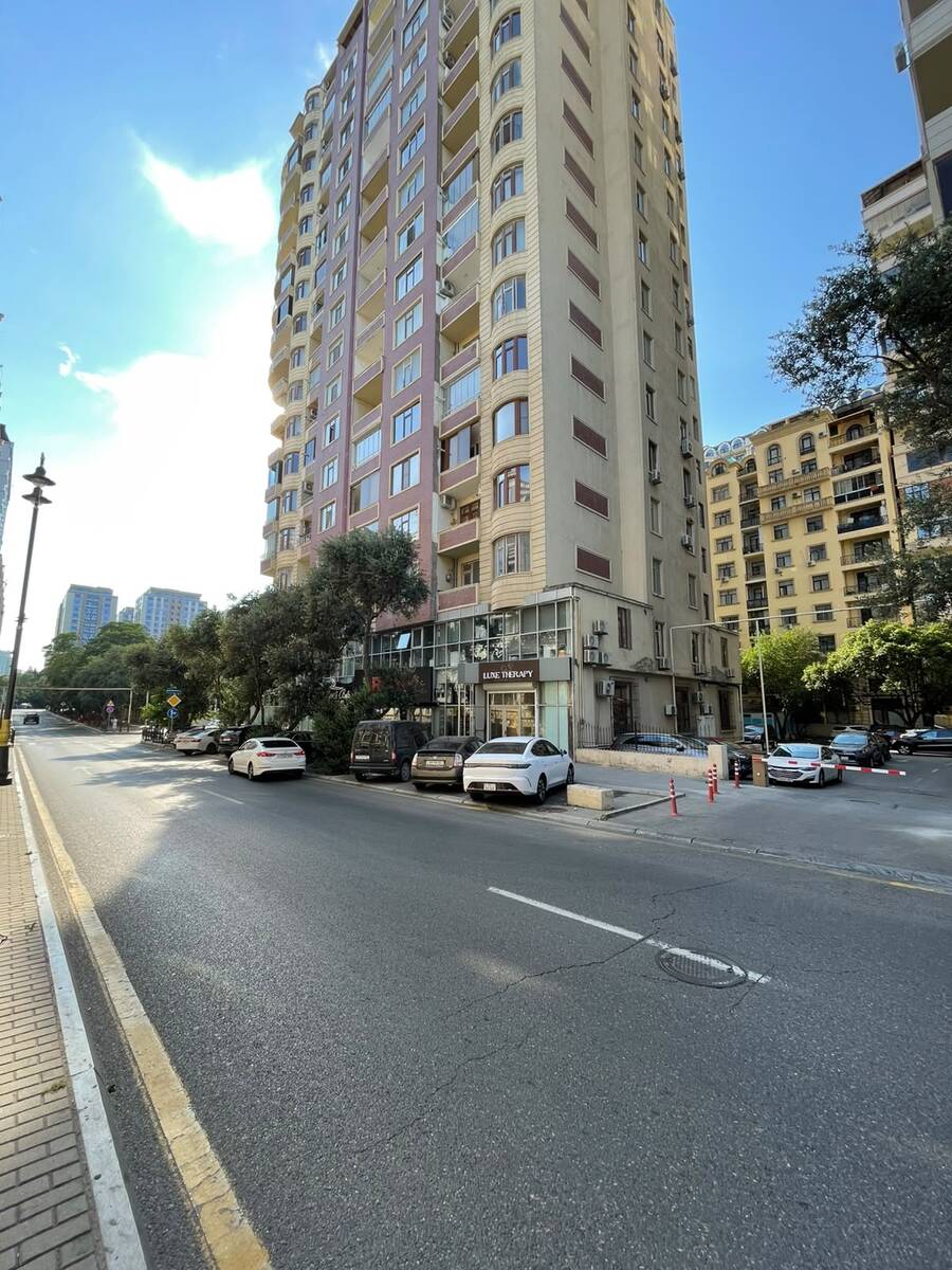 Satılır 4 otaqlı yeni tikili 180 m² — Mənzil, Bakı