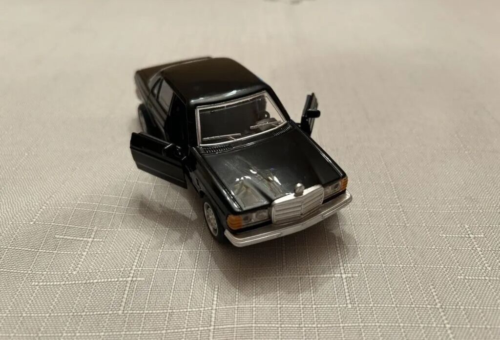 Mercedes-Benz W123 miniatür model avtomobil - Miqyas: təxmini 1:43 — Oyuncaqlar, Bakı (6)