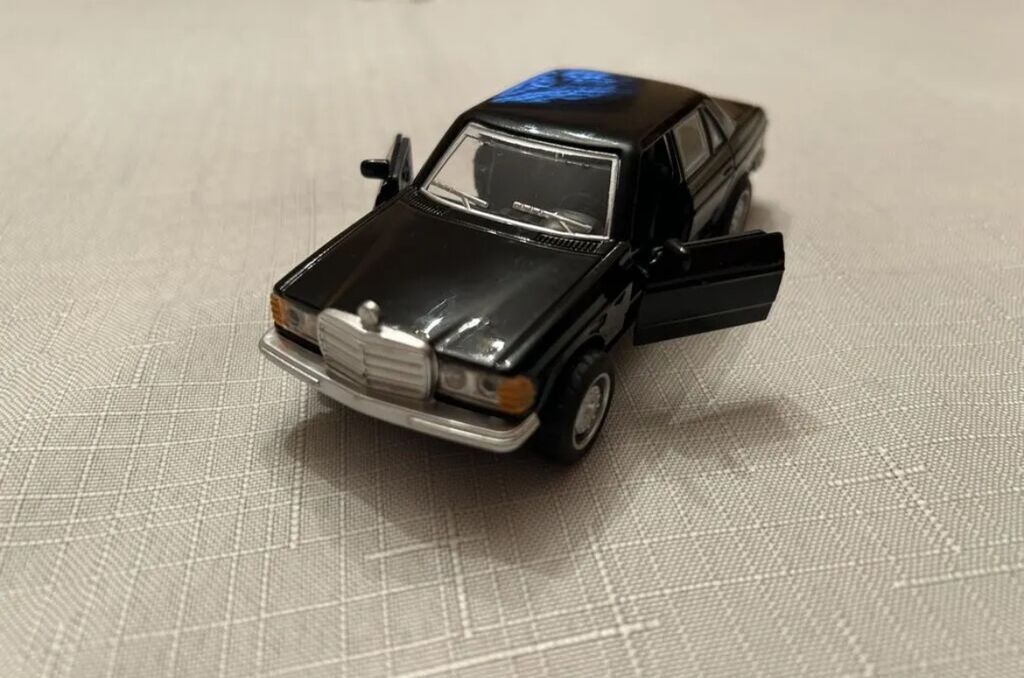 Mercedes-Benz W123 miniatür model avtomobil - Miqyas: təxmini 1:43 — Oyuncaqlar, Bakı (5)