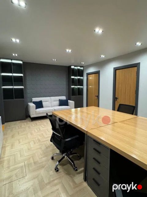 İcarəyə verilir 3 otaqlı ofis 92.7 m²