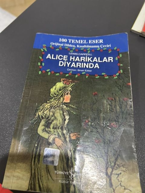 Məhsul: Kitab – “Alice Harikalar Diyarında” Müəllif: Lewis Carroll — Bakı