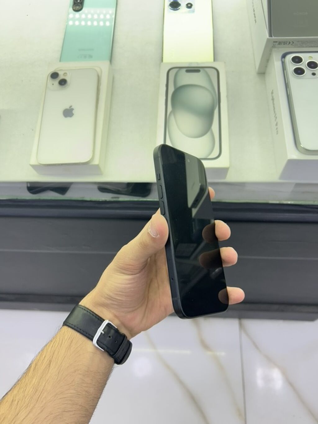 IPhone 15, 128 GB, Qara, Simsiz şarj — Apple iPhone, Gəncə (2)