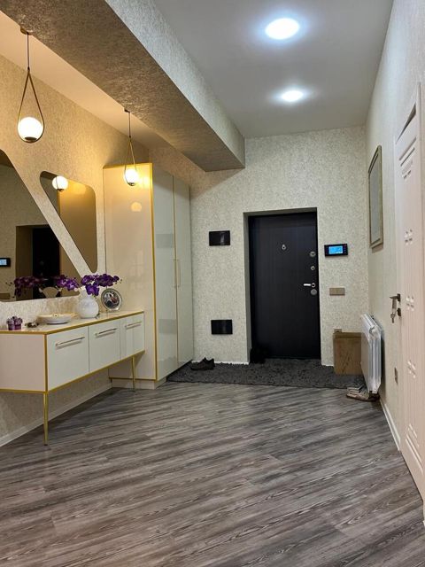 Satılır 4 otaqlı yeni tikili 228 m² — Bakı