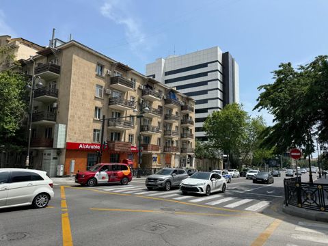 Satılır 2 otaqlı köhnə tikili 60 m² — Bakı