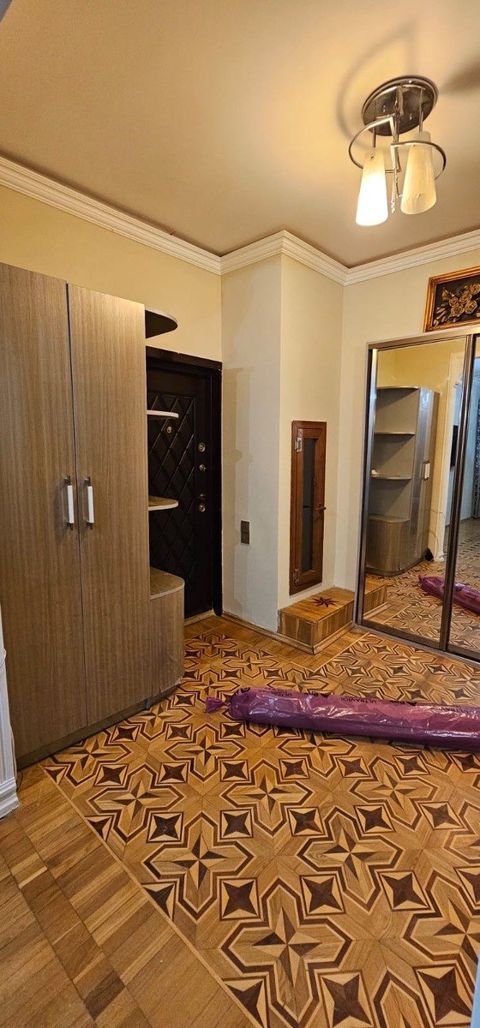 İcarəyə verilir 4 otaqlı köhnə tikili 100 m² — Bakı