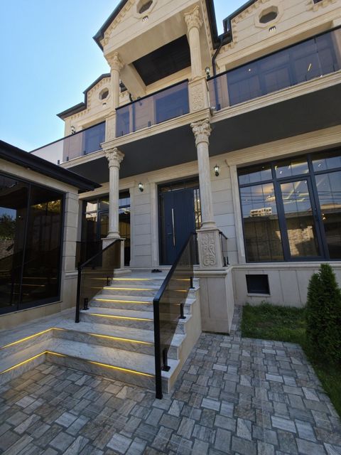 Satılır 5 otaqlı həyət evi/bağ evi 220 m² — Bakı