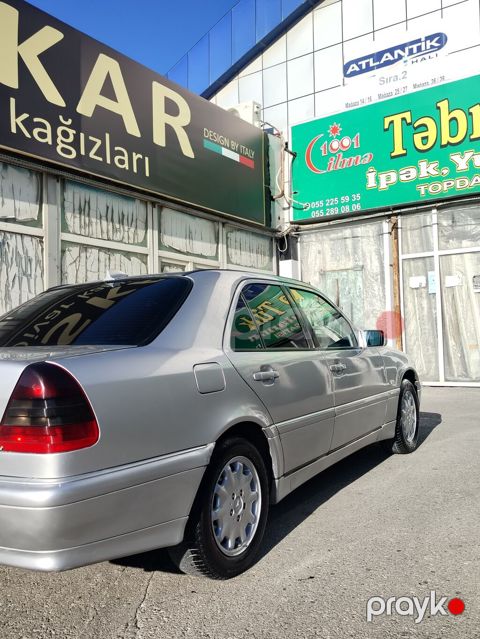 Mercedes-Benz C-Class: 2.2 l 1998 il Sedan — Qobu