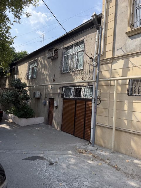 Satılır 6 otaqlı həyət evi/bağ evi 215 m² — Bakı