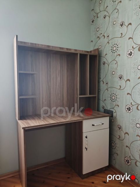 Yazi masasi satilir///olcu eni 110 sm /hundurlik 1.65 metr Qiymet 170