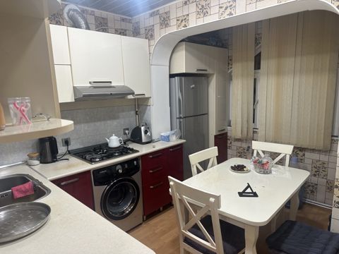 Satılır 2 otaqlı köhnə tikili 70 m² — Bakı