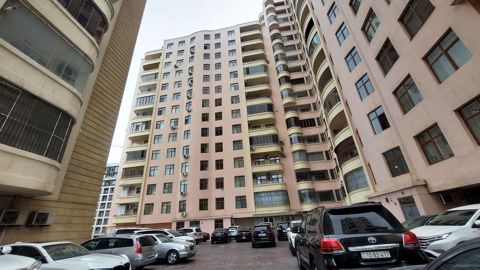 Satılır 4 otaqlı yeni tikili 196 m² — Bakı