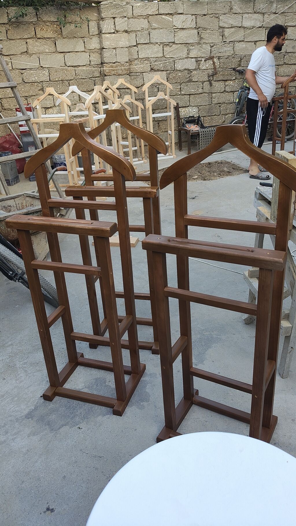 Taxta geyim dayaqı – “valet stand” Məhsul təsviri: - Material: tam — Mebel, Digah (3)
