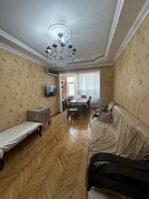 Satılır 2 otaqlı köhnə tikili 55 m² — Bakı