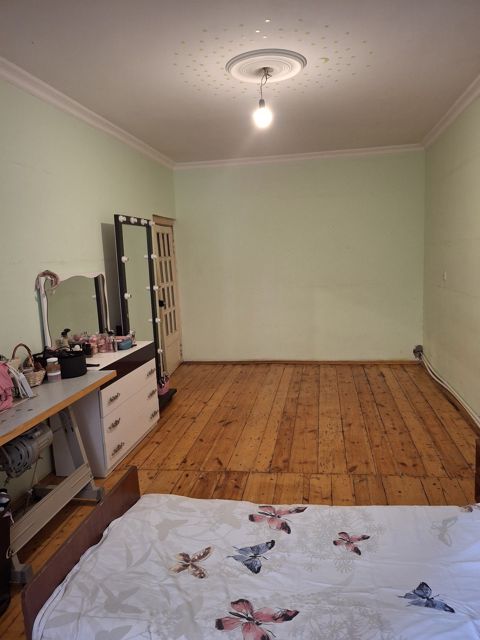 Satılır 4 otaqlı köhnə tikili 88 m² — Bakı