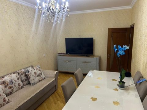 Satılır 4 otaqlı köhnə tikili 110 m² — Bakı