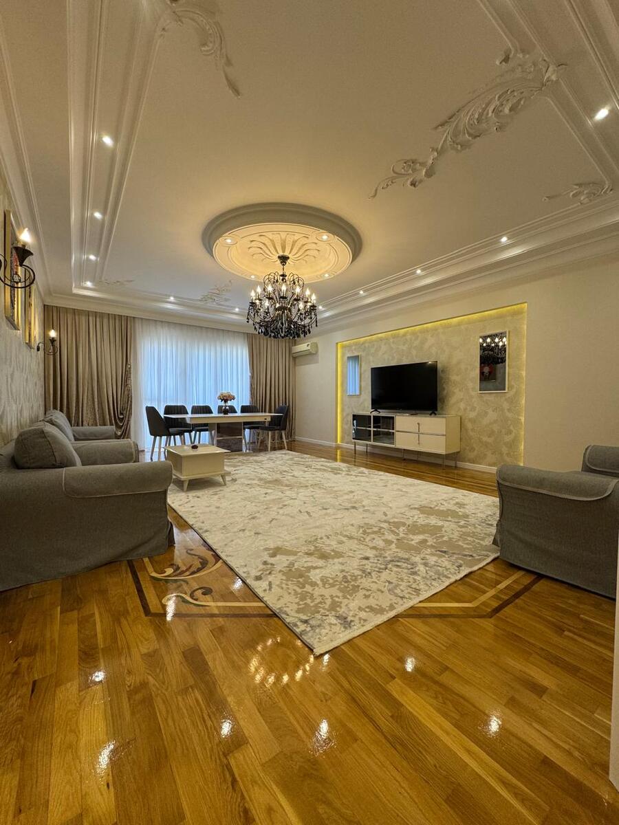 Satılır 4 otaqlı yeni tikili 220 m² — Mənzil, Bakı