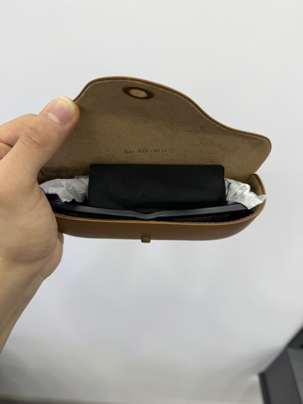 Ray-Ban eynək futlyarı - Rəng: karamelli/qəhvəyi - Material — Musiqiə alətləri, Bakı (3)