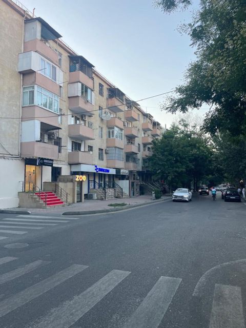 Satılır 3 otaqlı köhnə tikili 70 m² — Bakı