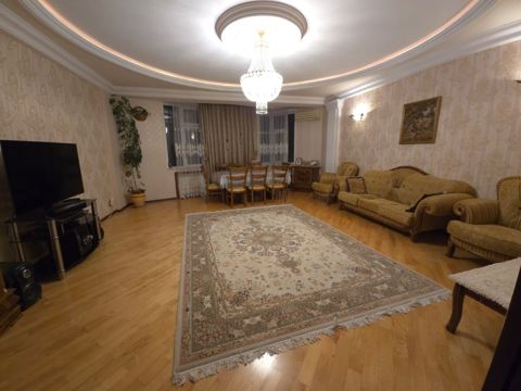 Satılır 4 otaqlı yeni tikili 150 m² — Bakı