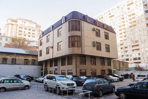 Satılır obyekt 1200 m² — Bakı