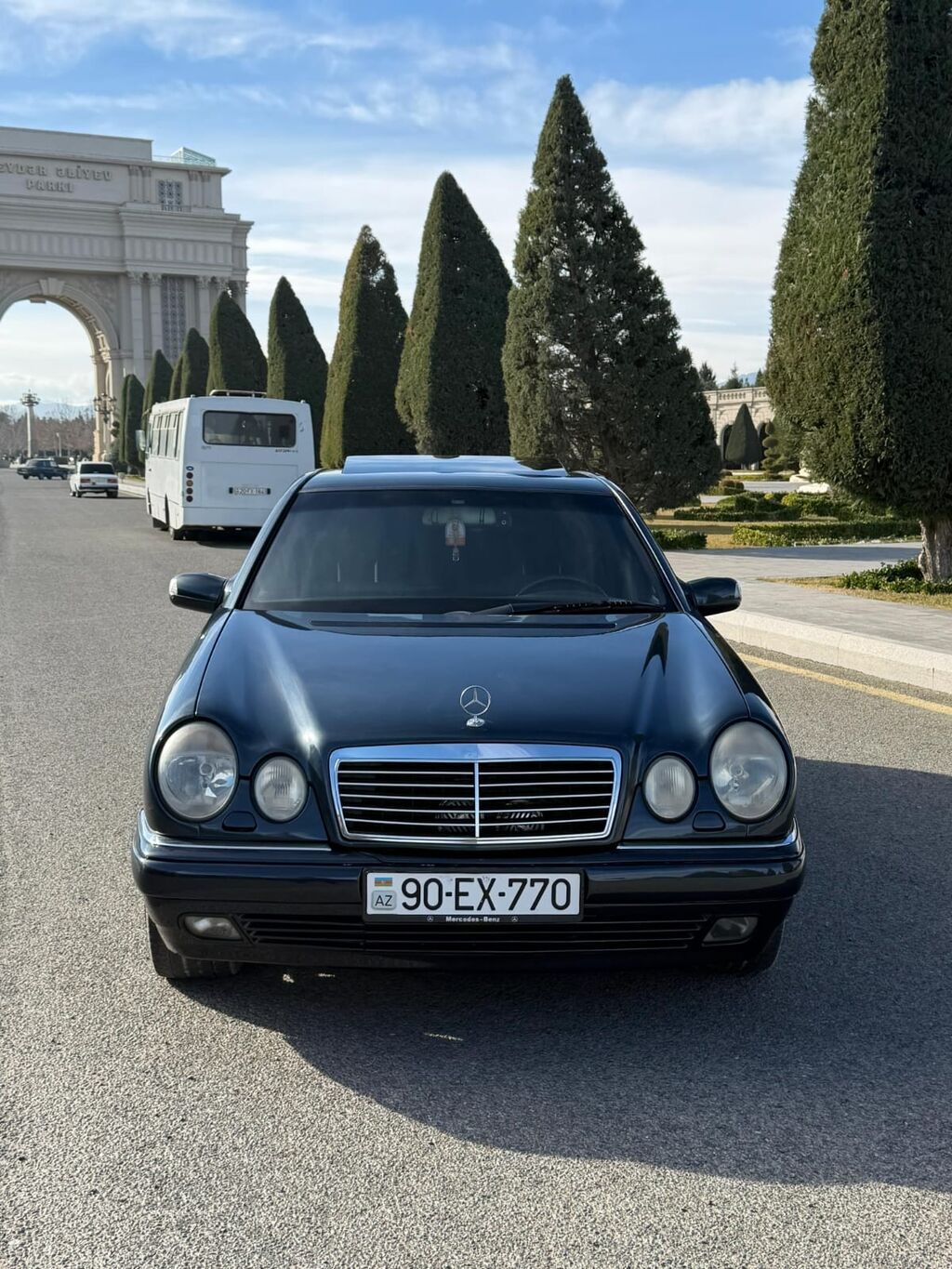 Mercedes-Benz E 240: 2.4 l 1998 il Sedan — Avto, Gəncə (10)