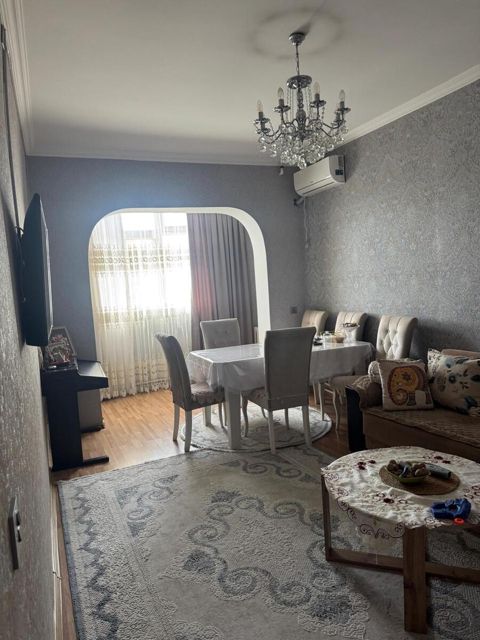 Satılır 4 otaqlı köhnə tikili 120 m² — Bakı