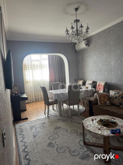 Satılır 4 otaqlı köhnə tikili 120 m²