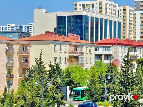 Satılır 3 otaqlı köhnə tikili 90 m²