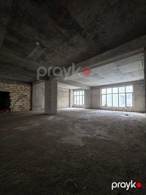 Satılır obyekt 220 m²