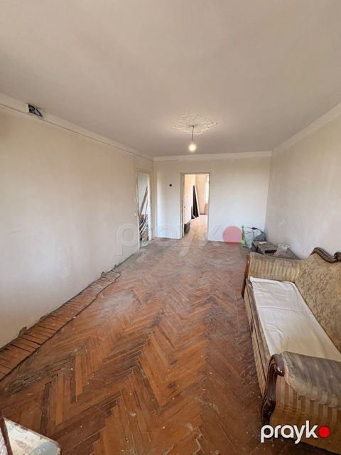 Satılır 2 otaqlı köhnə tikili 55 m²